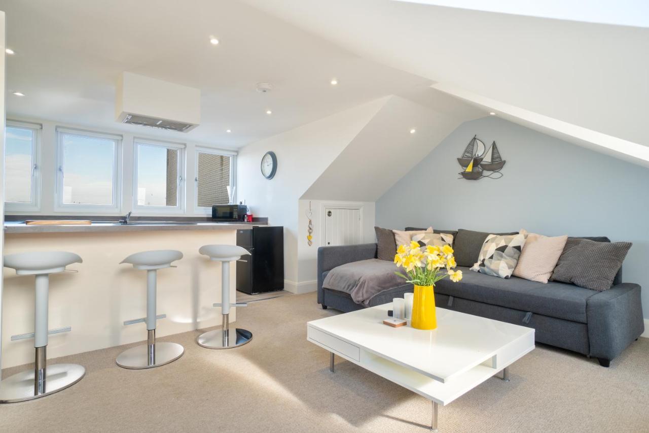 Apartment Stylish By The Sea